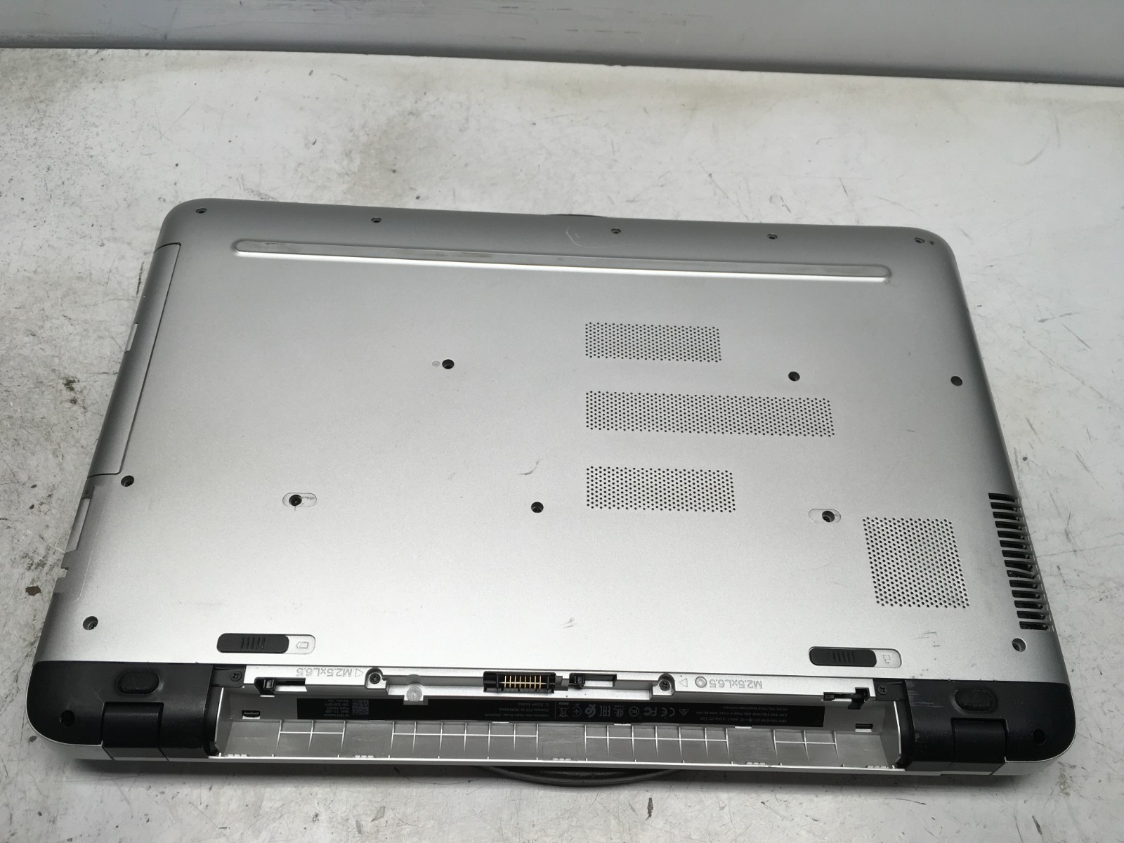 HP Envy 17T-S000 Intel i7-6500U 2.5GHz 16 GB NO HDD Nvidia GeForce 940M