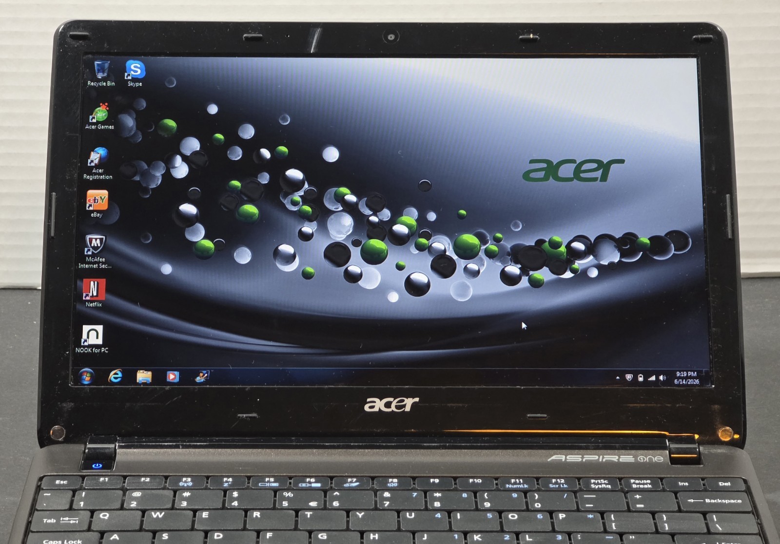 Acer Aspire One 722-0825 10.1″ NetBook C-60 – 4GB – 320GB – Win7 Tested Working