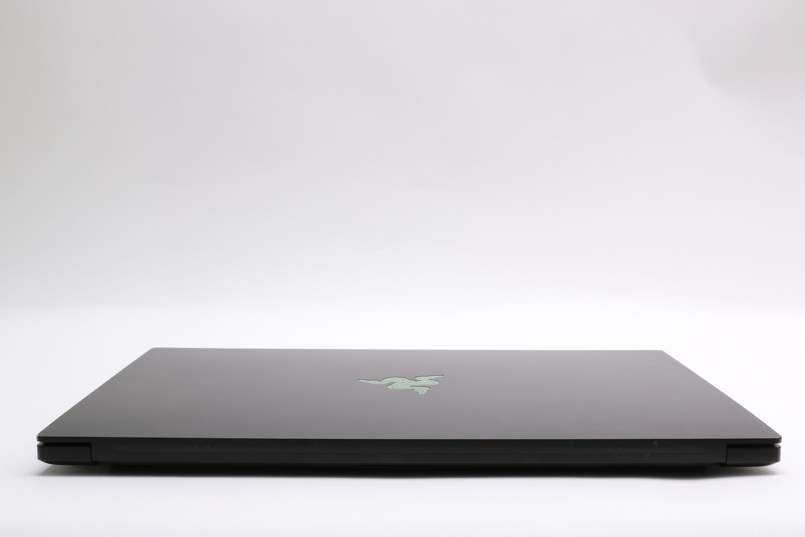 15″ Razer Blade 15 Advanced Model (mid 2021), i7-11800H, 16GB, 1TB SDD, RTX 3070