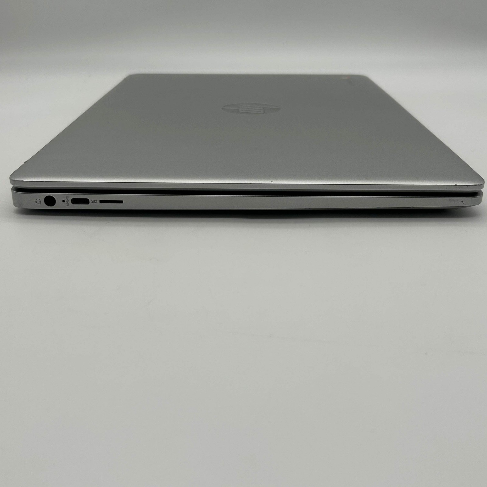 HP Chromebook 15a-nb0013dx – 15.6″ Intel N200 3.2 GHz, 8GB RAM, 64GB w/ Charger
