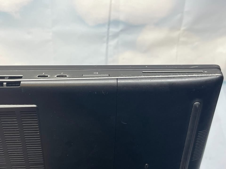 Dell Precision 7730, Xeon E-2176M, 16GB RAM, 512GB SSD, Quadro P3200 6GB GPU, 17