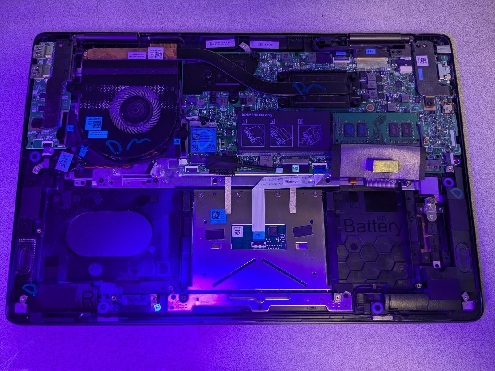 DELL INSPIRON 7586 2-IN-1 i7-8565U @ 1.80GHz, 8GB RAM, NO HDD/OS