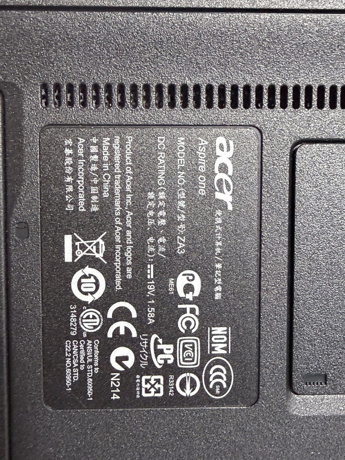 Acer Aspire One Netbook Blue 10.1″ Intel Atom 2GB RAM 80GB HDD Windows 7 Case