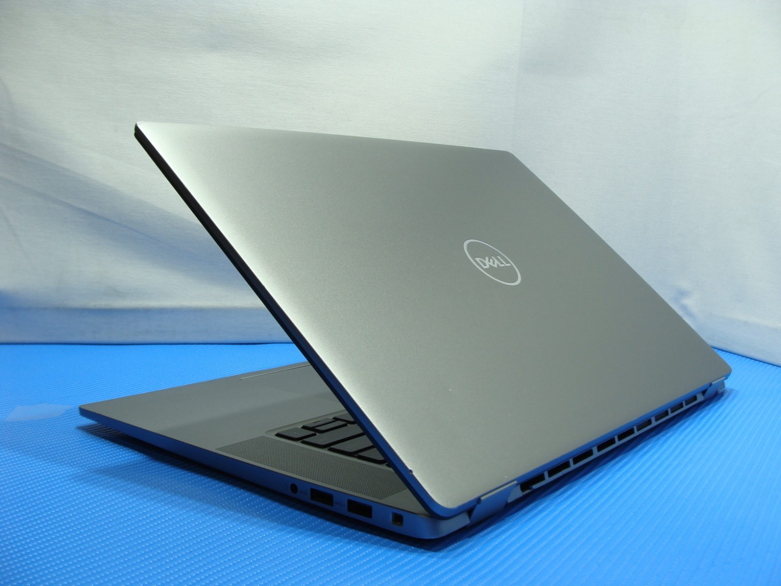 Dell Latitude 7640 16″ WUXGA vPro i5-1345U 1.6GHz 16GB 256GB SSD WRNTY-01/27 +PA