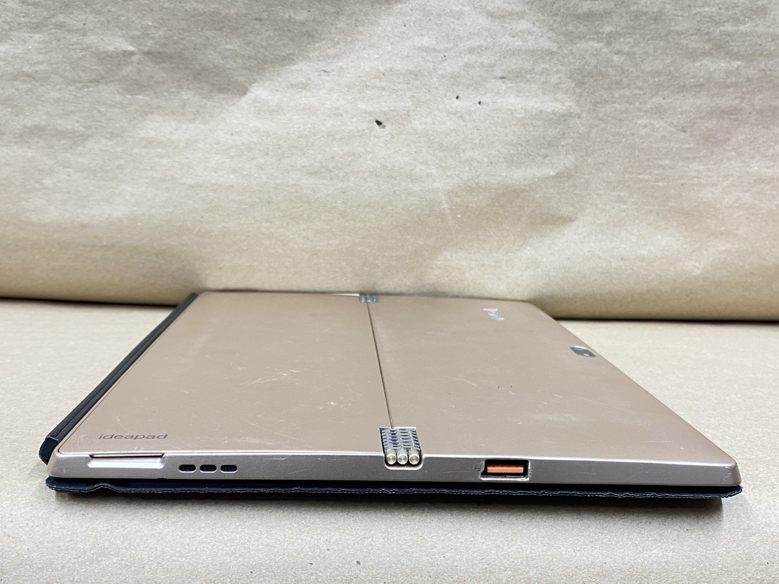Lenovo 80QL – 12″ 2160*1440 – m5-6y54 – 4GB – 128GB SSD – Windows 10 Pro