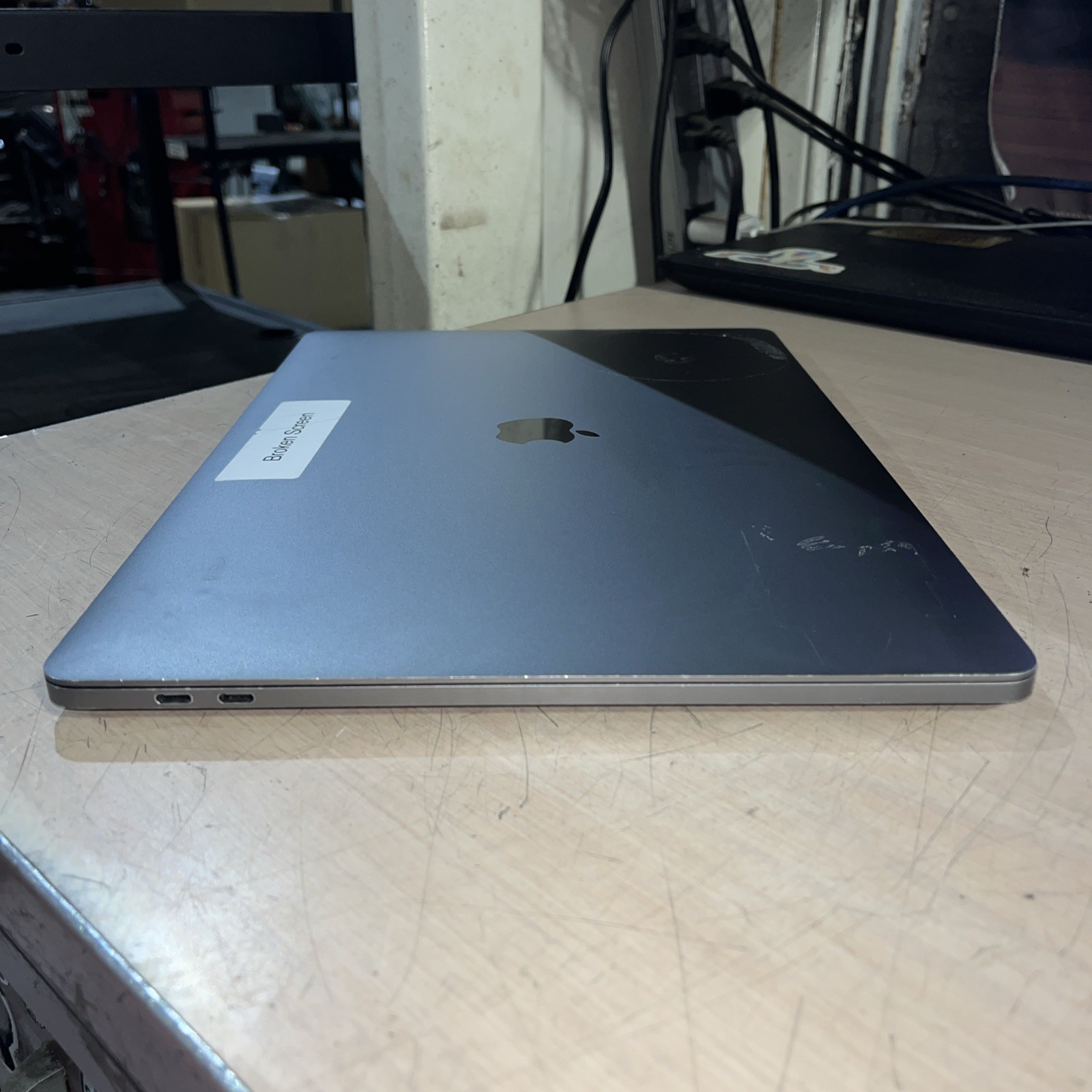 APPLE MACBOOK PRO 15″ TOUCH/MID-2017 CORE I7-7700HQ 2.8GHZ 16GB RAM 256SSD