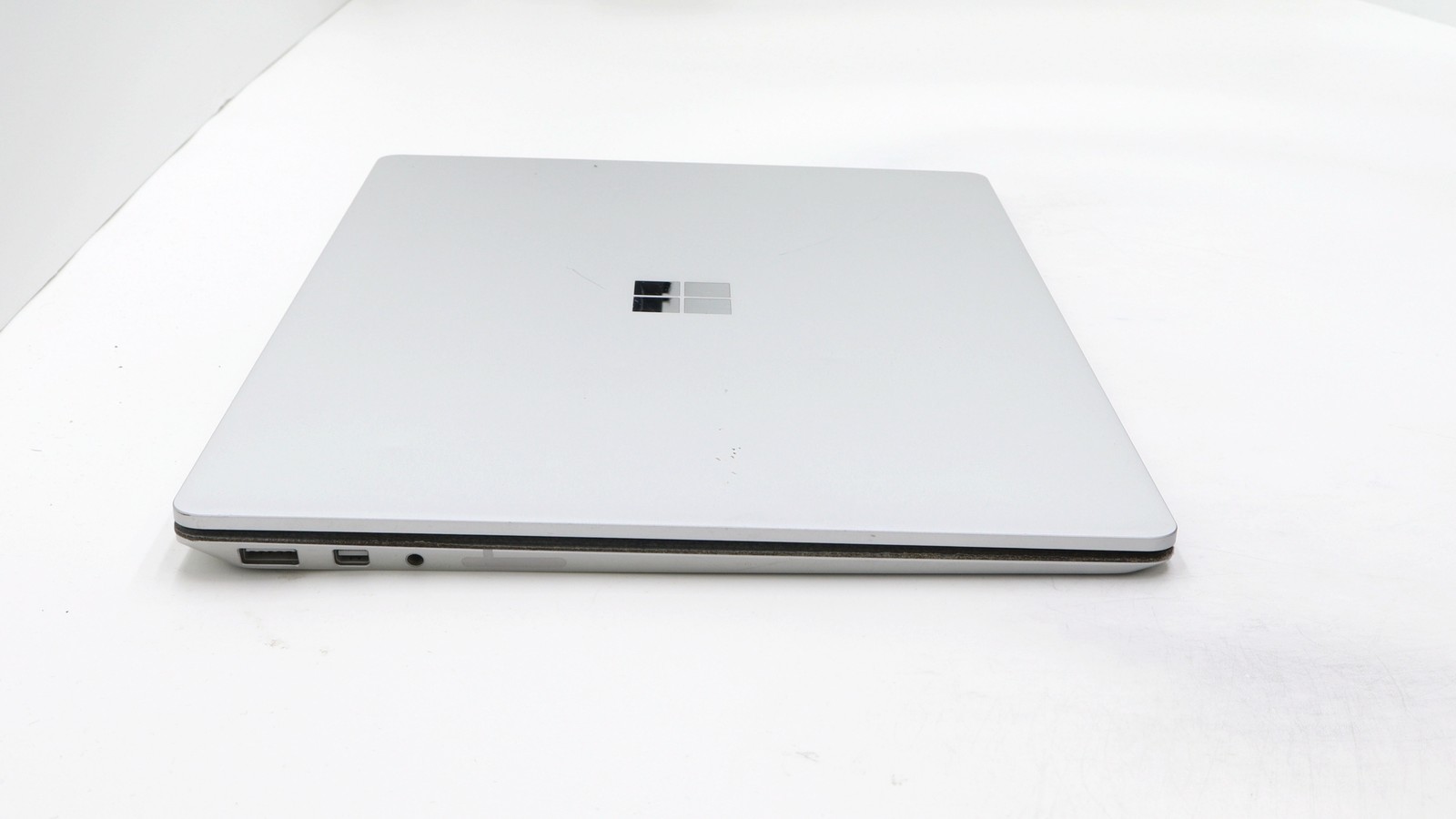 Microsoft Surface Laptop 14″ i7-7660u 16GB 512GB – Fair READ DESC