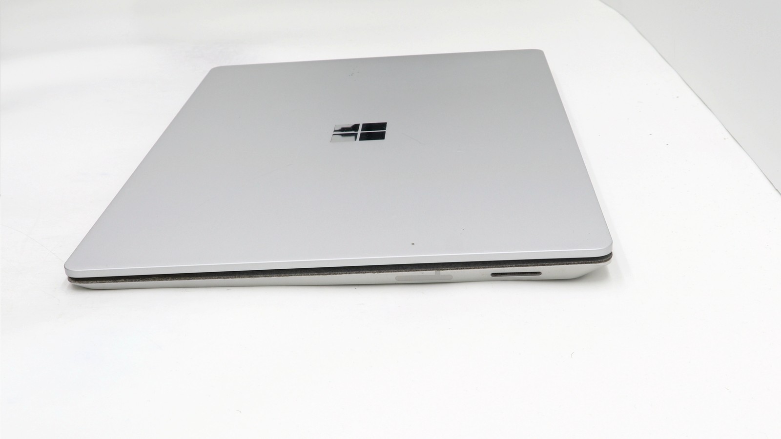 Microsoft Surface Laptop 14″ i7-7660u 16GB 512GB – Fair READ DESC