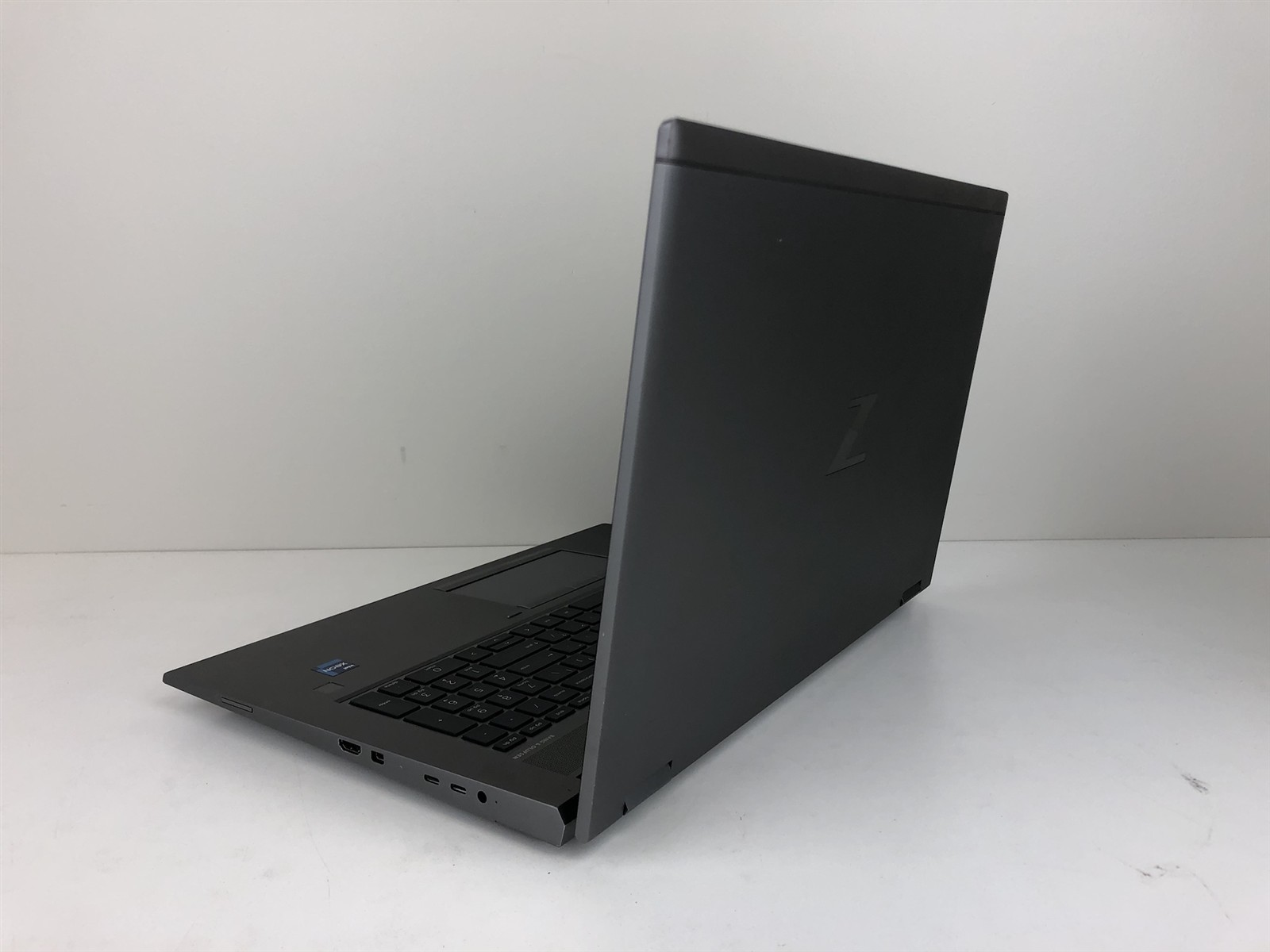 HP ZBook Fury 17 G8: Intel Xeon W-11955M 2.6GHz – 64GB – 2TB – RTX A5000 Mobile