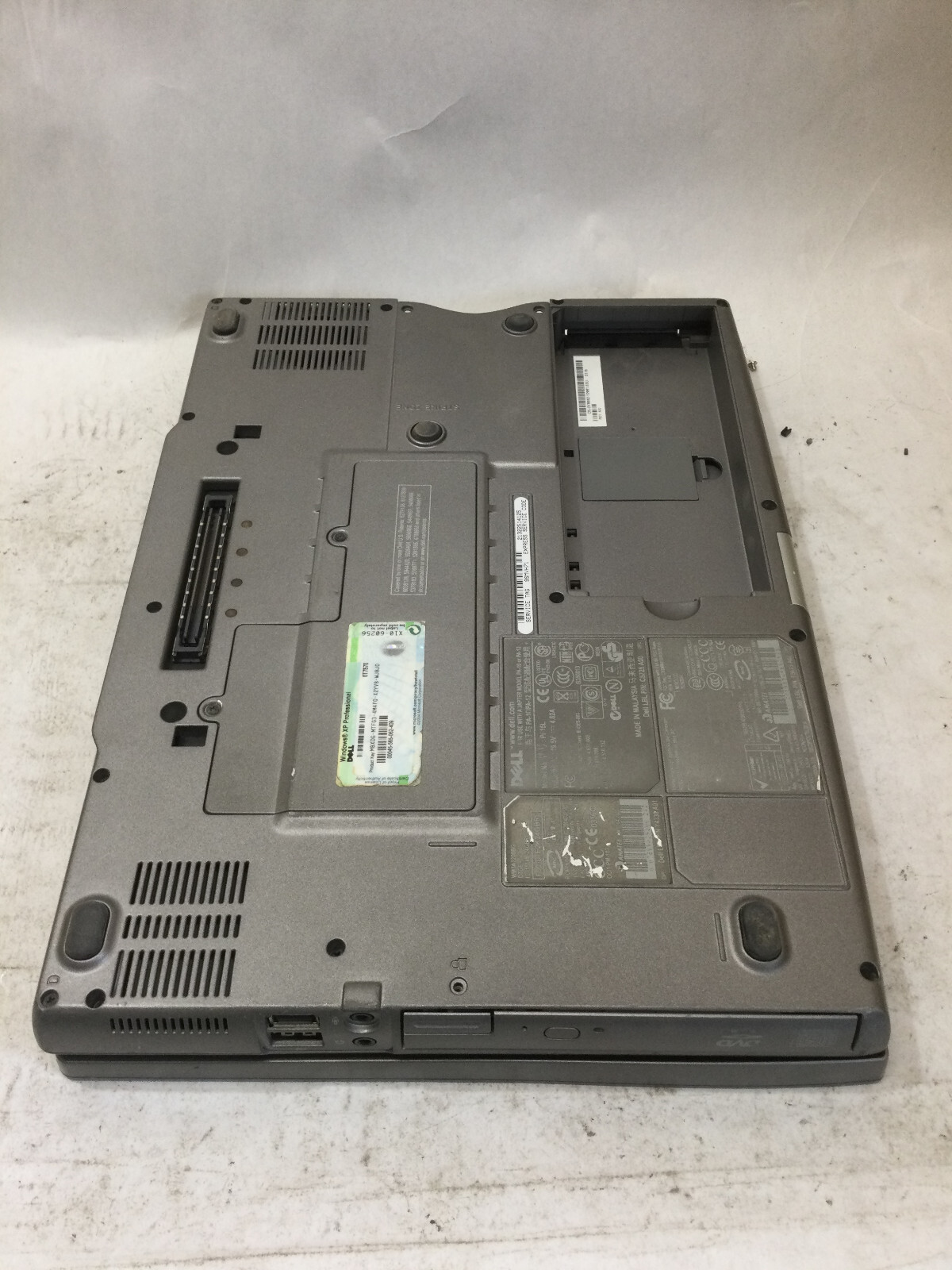 DELL LATITUDE D810 = FOR PARTS/POWERS ON- INTEL CENTRINO – READ DESCRIPTION – BB