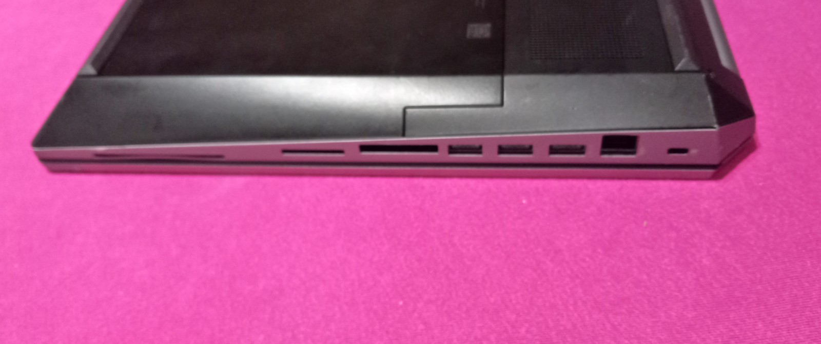 HP ZBook 17 G5 laptop Intelc6-core 2.4-3.6Ghz 16GB ram 512GB NVIDIA “P5000”