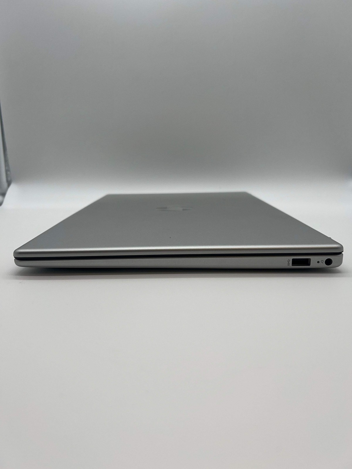 HP 15-0113dx Laptop 15-inch Core i3 3.8GHz 8GB RAM 128GB Silver
