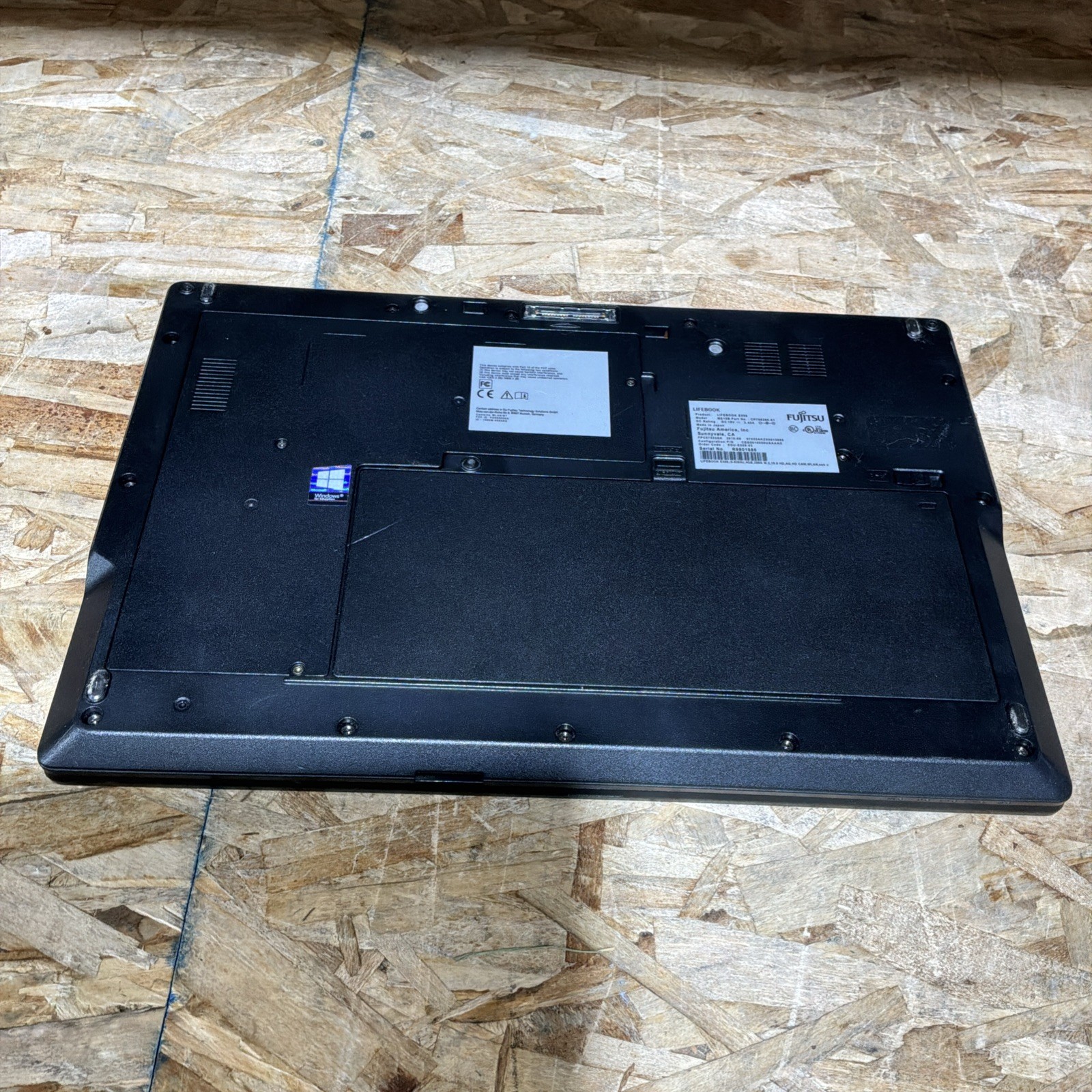 Fujitsu Lifebook E558 I5-8250U 1.60GHZ 256GB SSD 4 GB RAM Win 10 C399