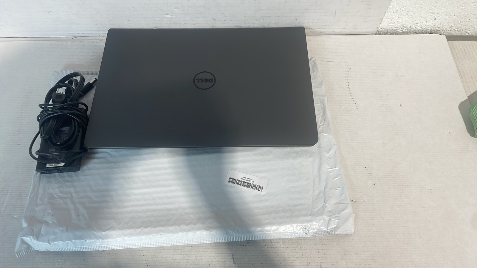 Dell Latitude 3550 P38F001 Intel Core i5 SN CW8MY32 15.6″ Laptop