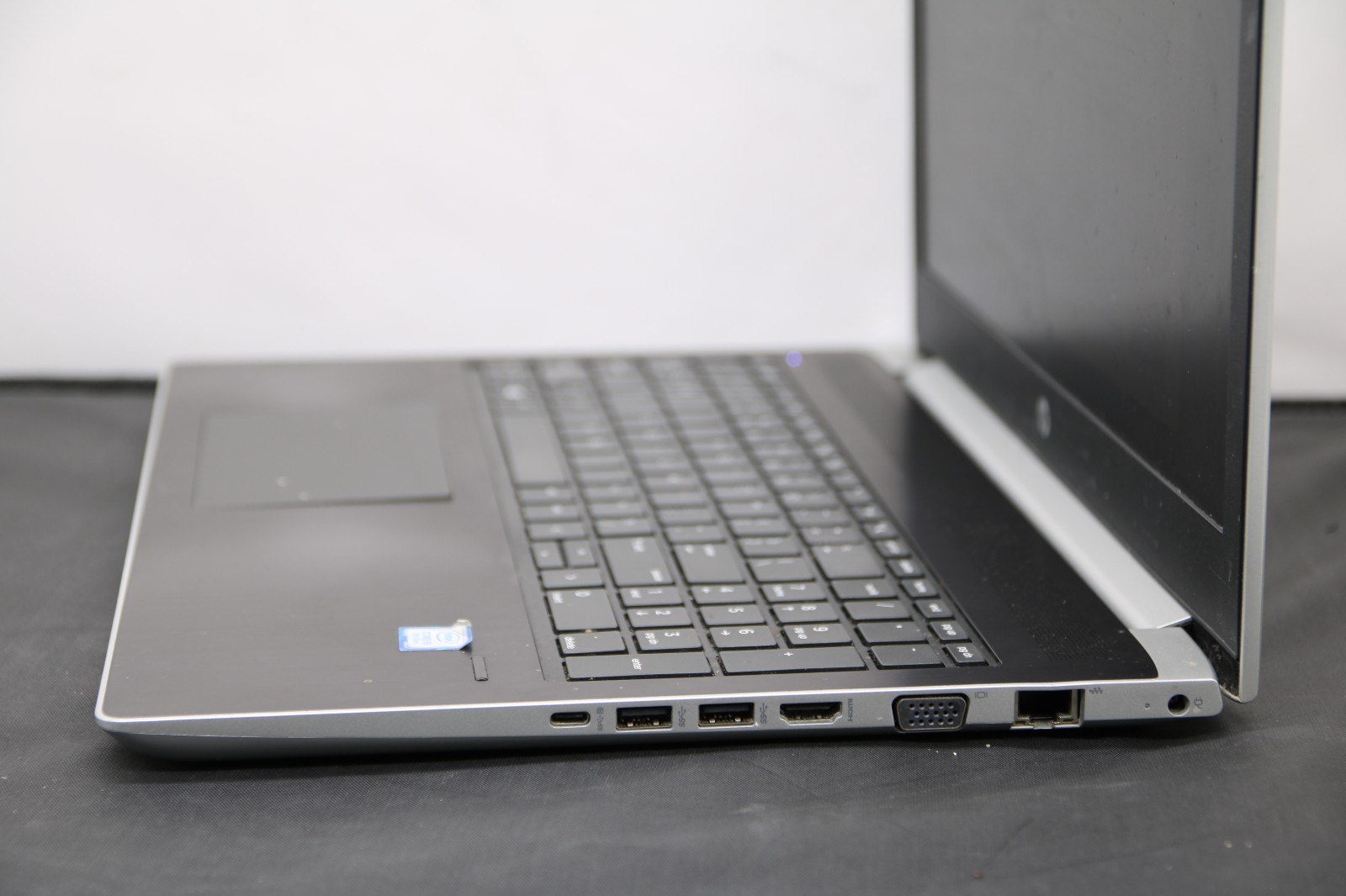 HP PROBOOK 450 G5 – i5-8250U – 4GB, 256GB, Windows 11 + Adapter