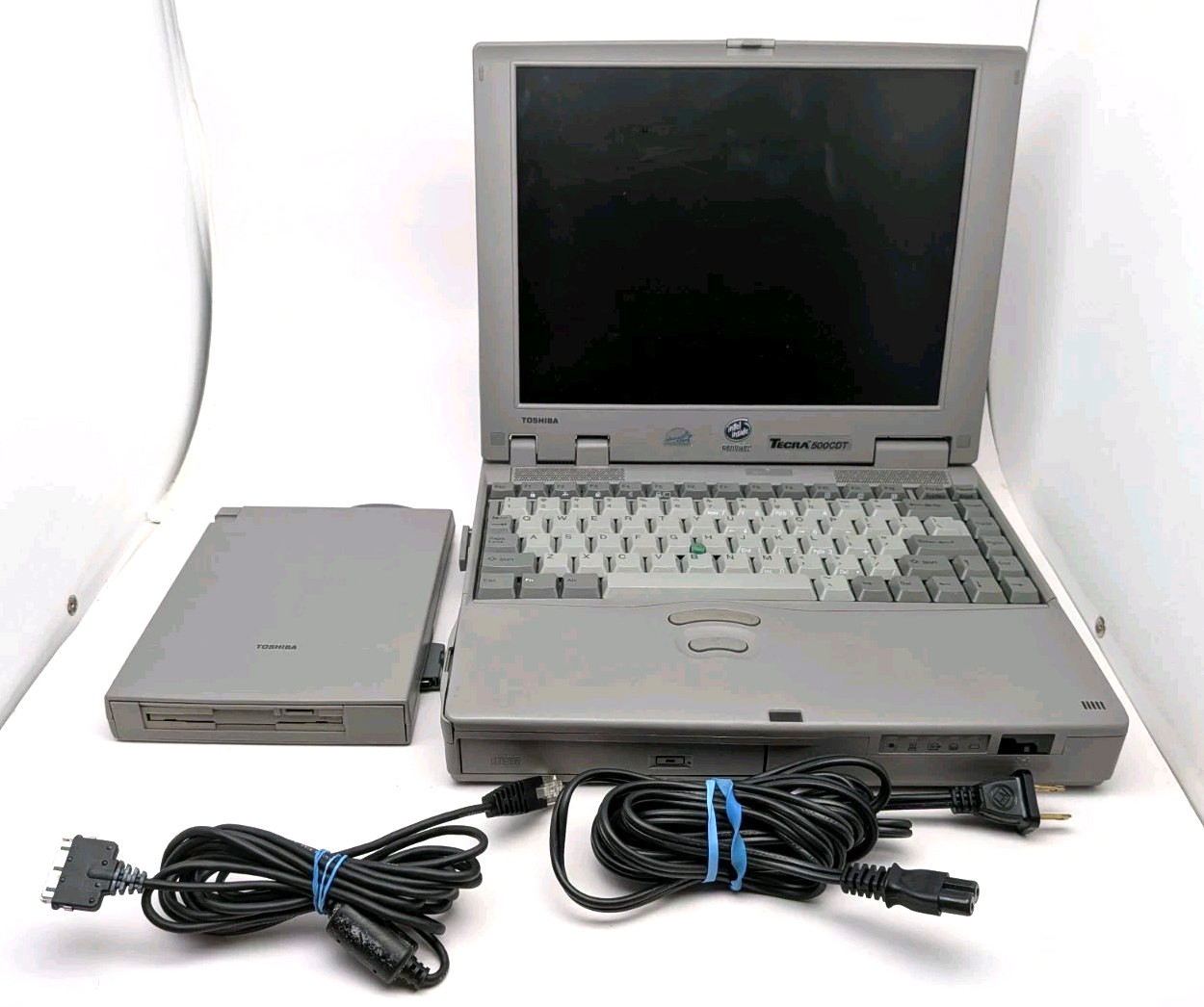 Vintage Toshiba Tecra 500CDT Notebook Computer w/HDD RAM WIN 95 *WORKS*