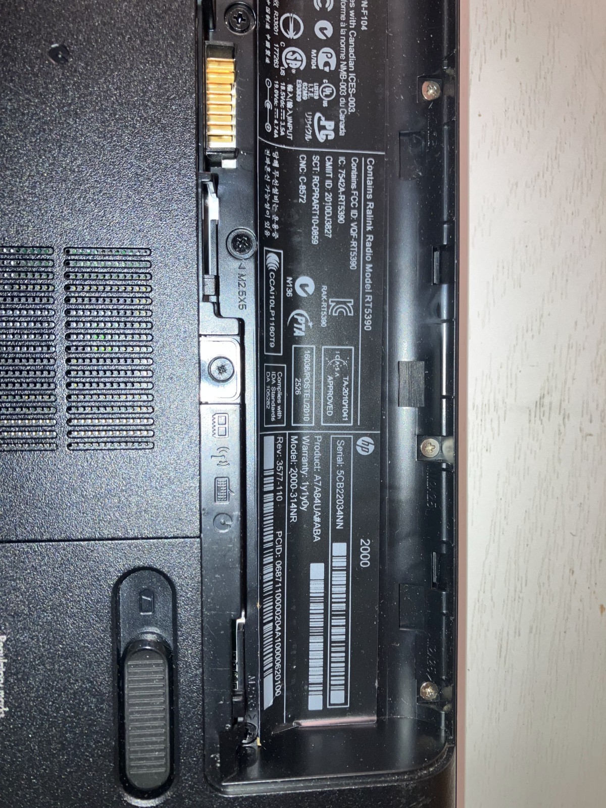 HP 2000 AMD E-450 1.65GHz 1650MHz 4GB Laptop NO HDD NO BATTERY BOOTS PARTS