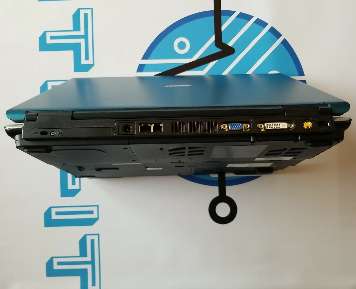Toshiba Satellite P100 17.1″ Laptop Centrino Duo T2500 2.00GHz 1GB RAM No HD *0W