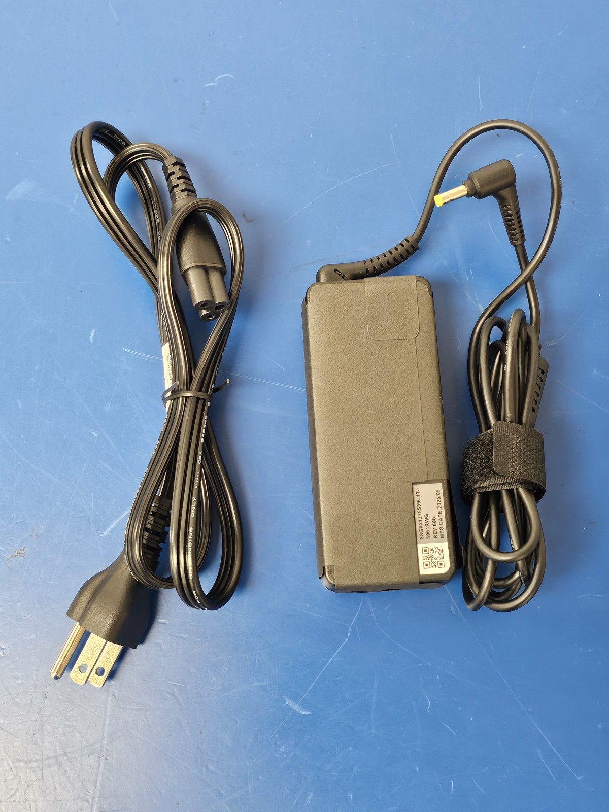 Lenovo Slim 3 15IRH10R, Intel Core 5 210H, 2.20 GHz, 16 GB RAM, 1 TB NVMe SSD