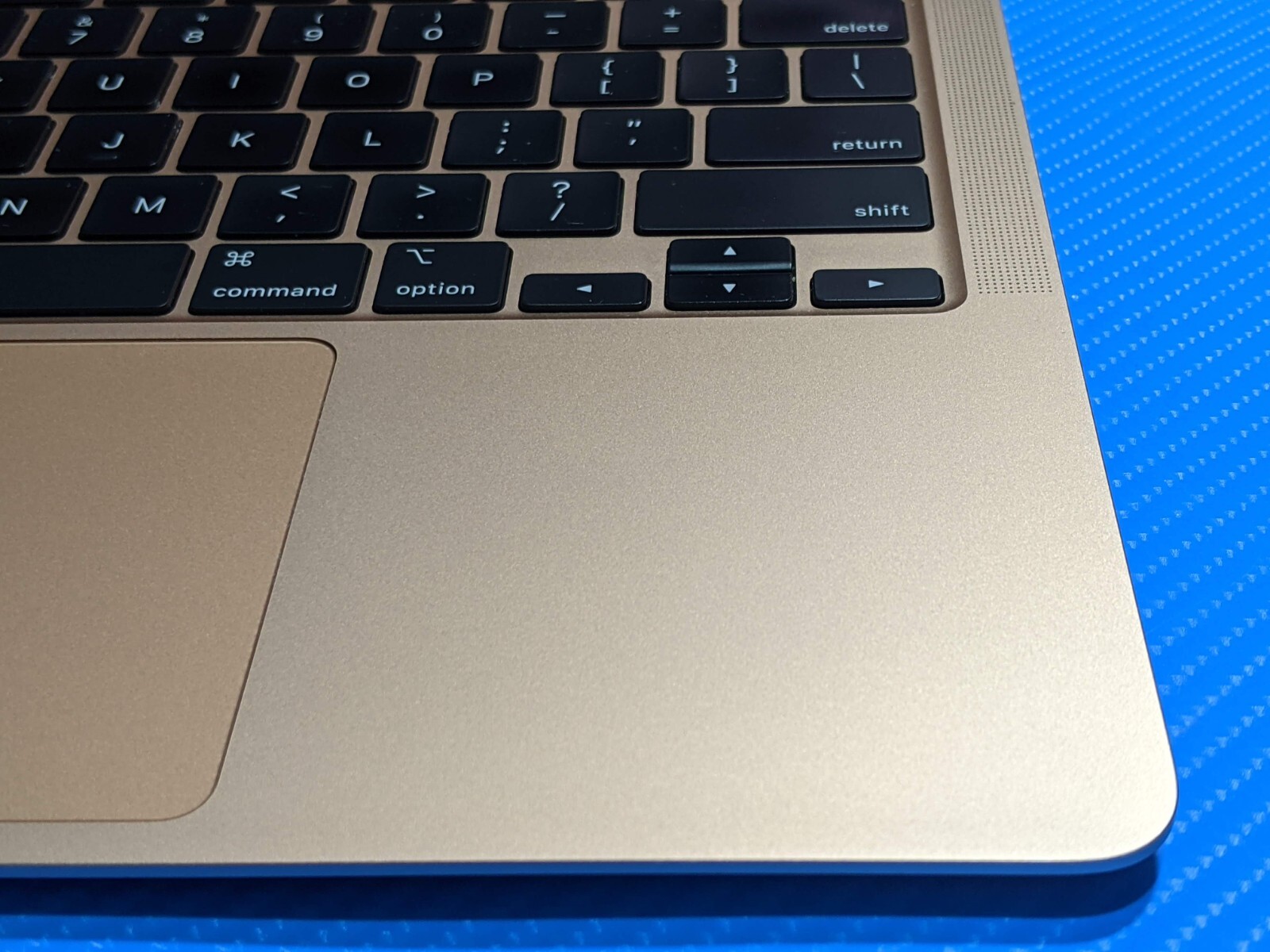 Apple MacBook Air A2337 (2020) 13.3″ M1 8CPU/7GPU 8GB 256GB OS Big Sur MGN63LL/A