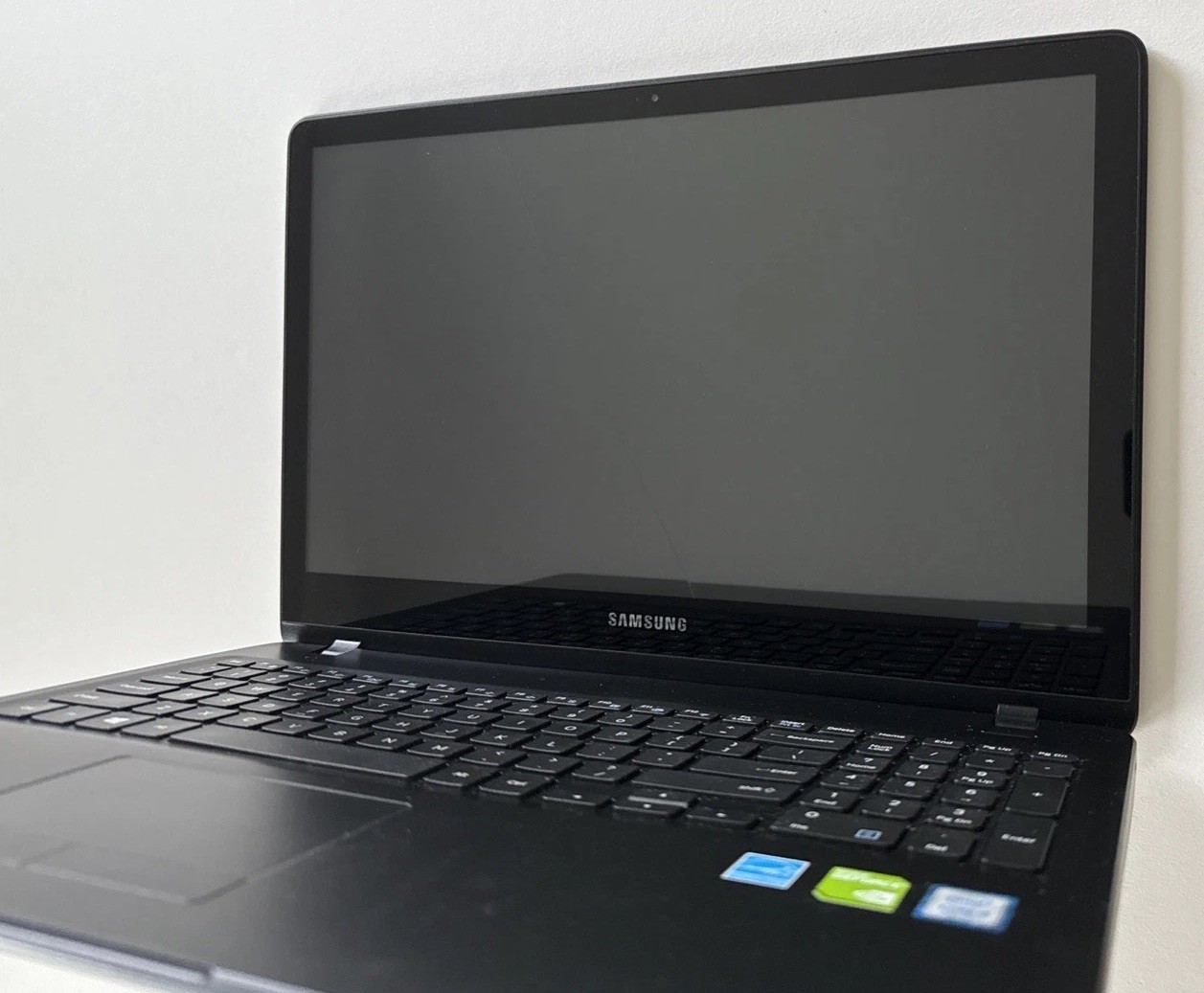 SAMSUNG NP530E5M X01US | INTEL CORE I5-7200U 2.50GHZ No Ram No HDD No Adapter