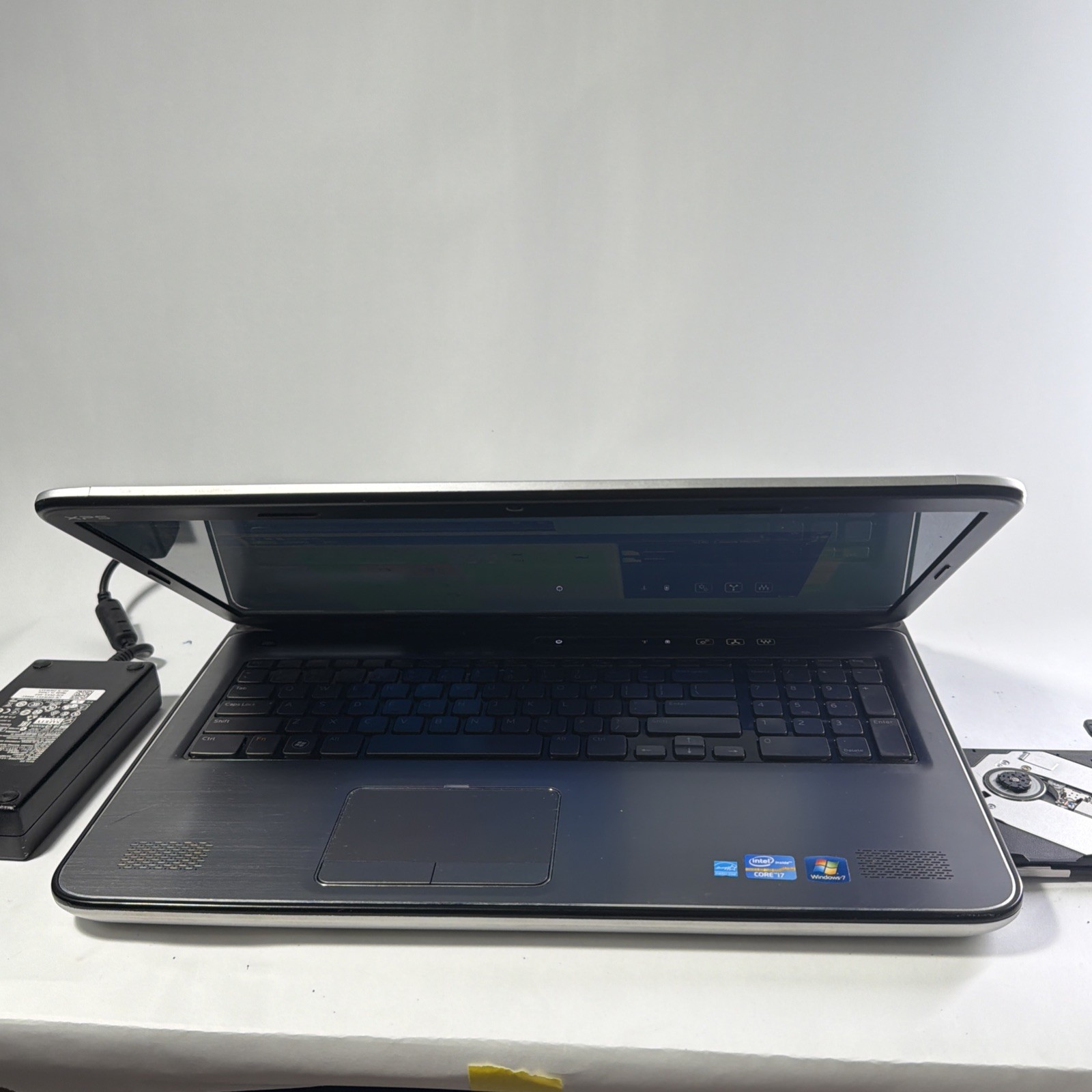 Dell XPS L702X 17.3” Laptop i7-2630QM, GT 550M, 8GB DDR3, Blueray Drive, Win 10