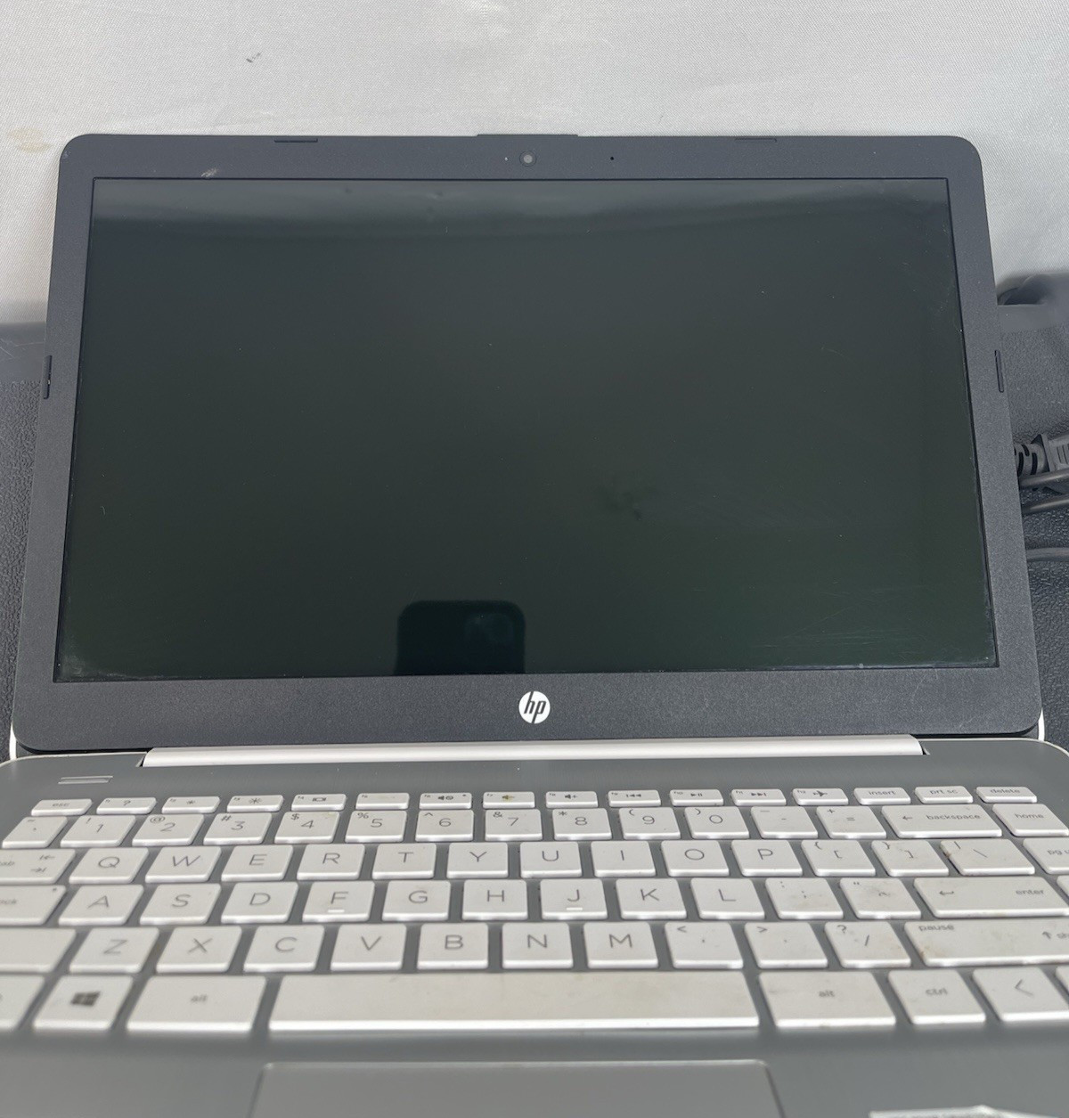 HP Laptop Stream 14 AMD A4-9120e Radeon R3 4 Cores 4GB 1.50 GHz 13.5″