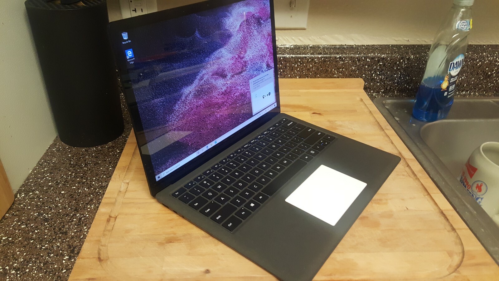 Microsoft Surface 2 Laptop i7 8GB 256GB SSD Windows 10 13.5″ – White/Black