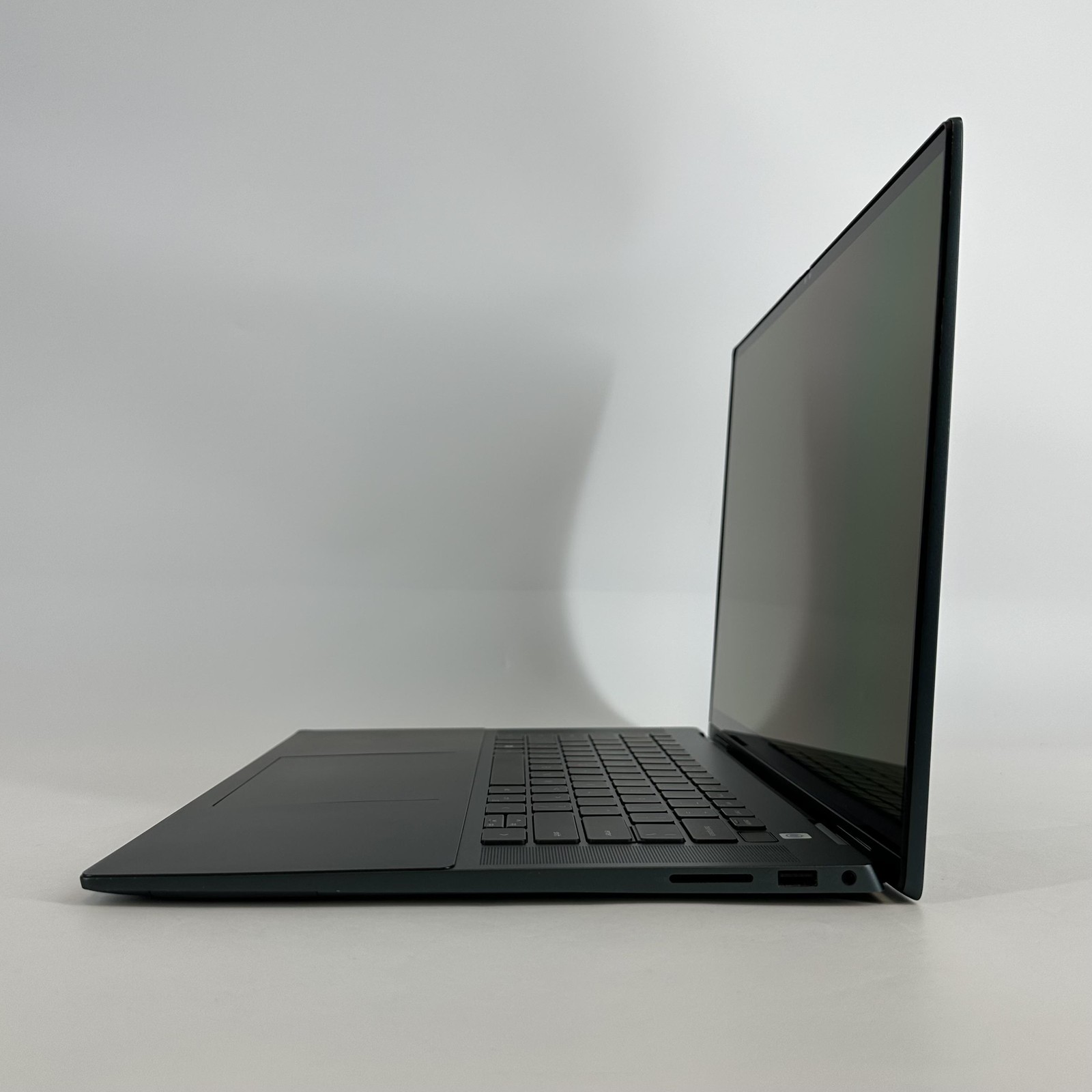 Dell Inspiron 7620 (2-in-1) 16 UHD+ TOUCH 2.1 GHz i7-1260P 16GB 512GB MX550 2048