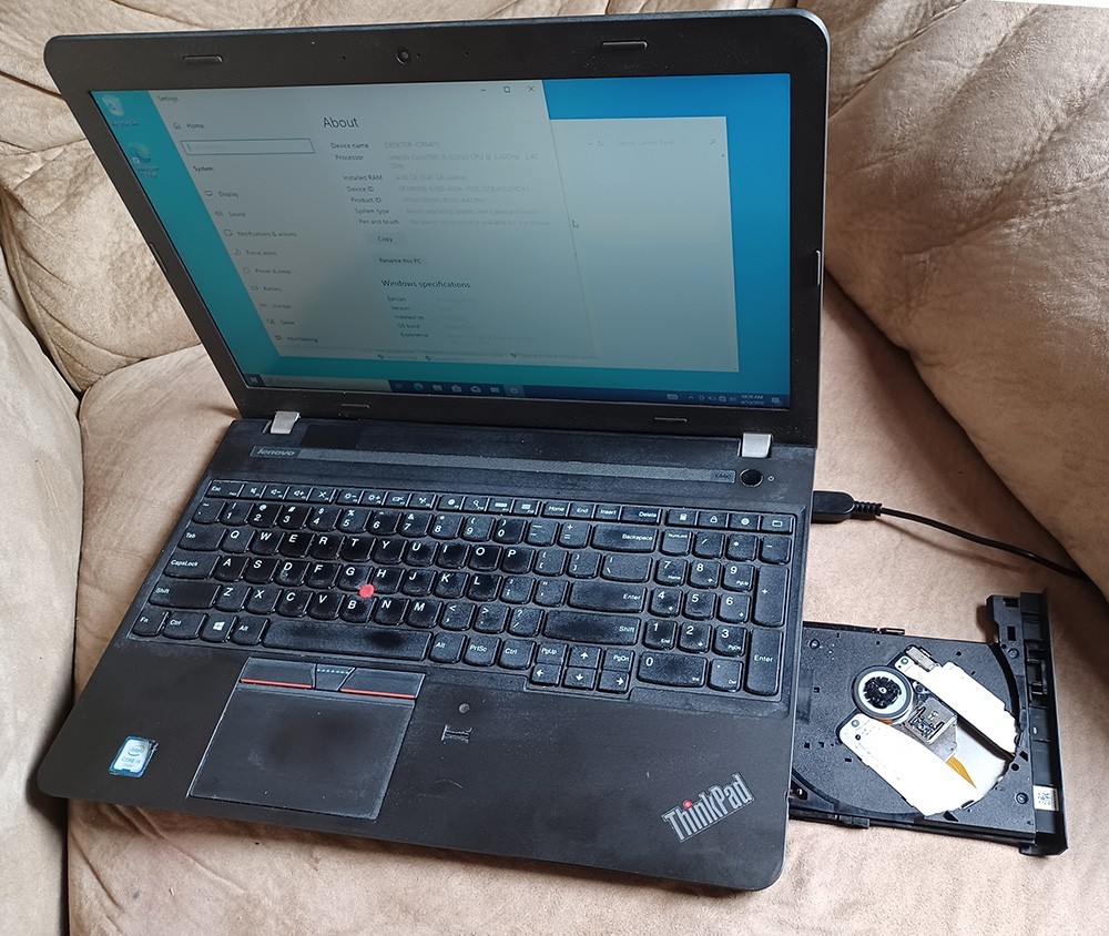 Lenovo ThinkPad E560 15.6″ Core i5-6200U @ 2.3GHz 4GB RAM 500GB HDD Win 10 Pro