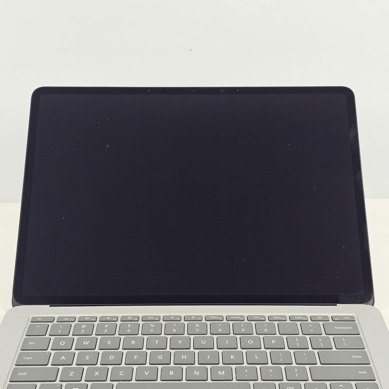 Microsoft Surface Laptop Studio 1 14.4″ I7-11370H 32GB RAM 1TB SSD RTX 3050 Ti