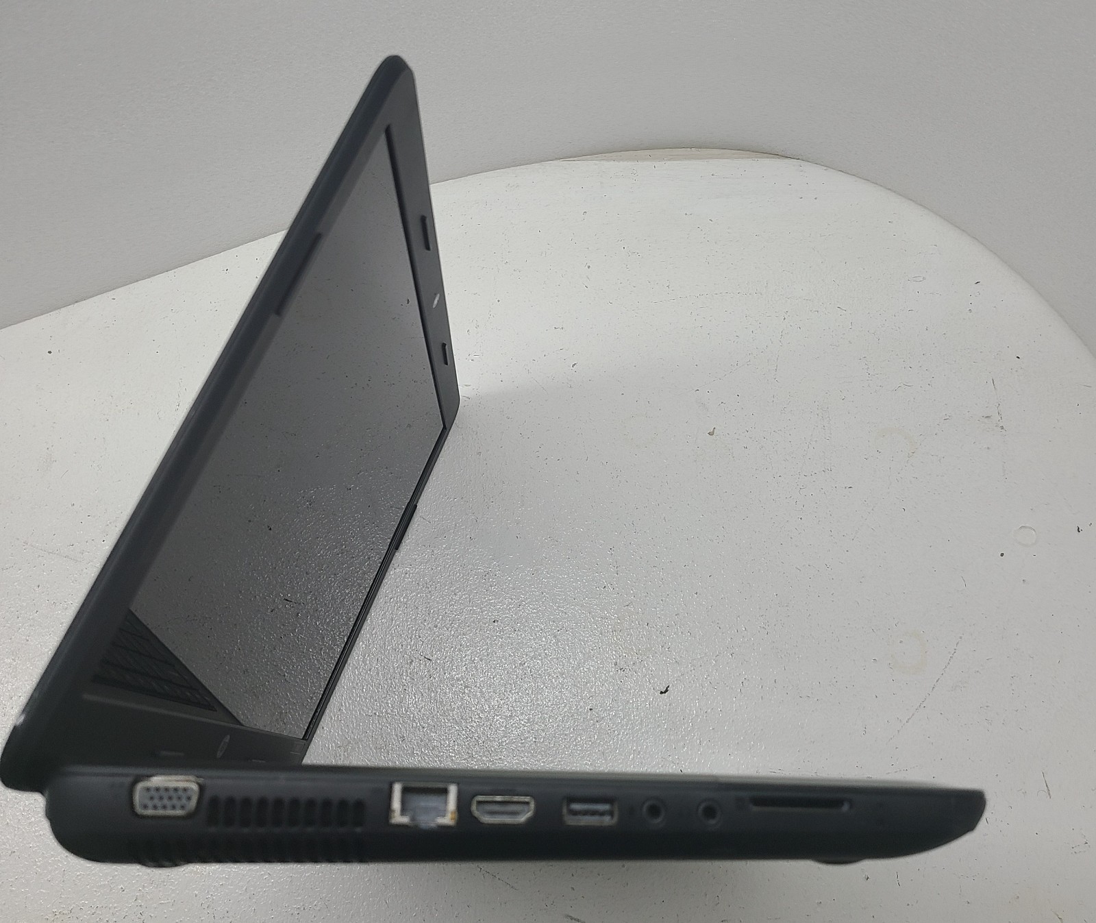 HP 2000 Laptop 15.6″ AMD E Series 4GB Ram NO HD/OS (FL)