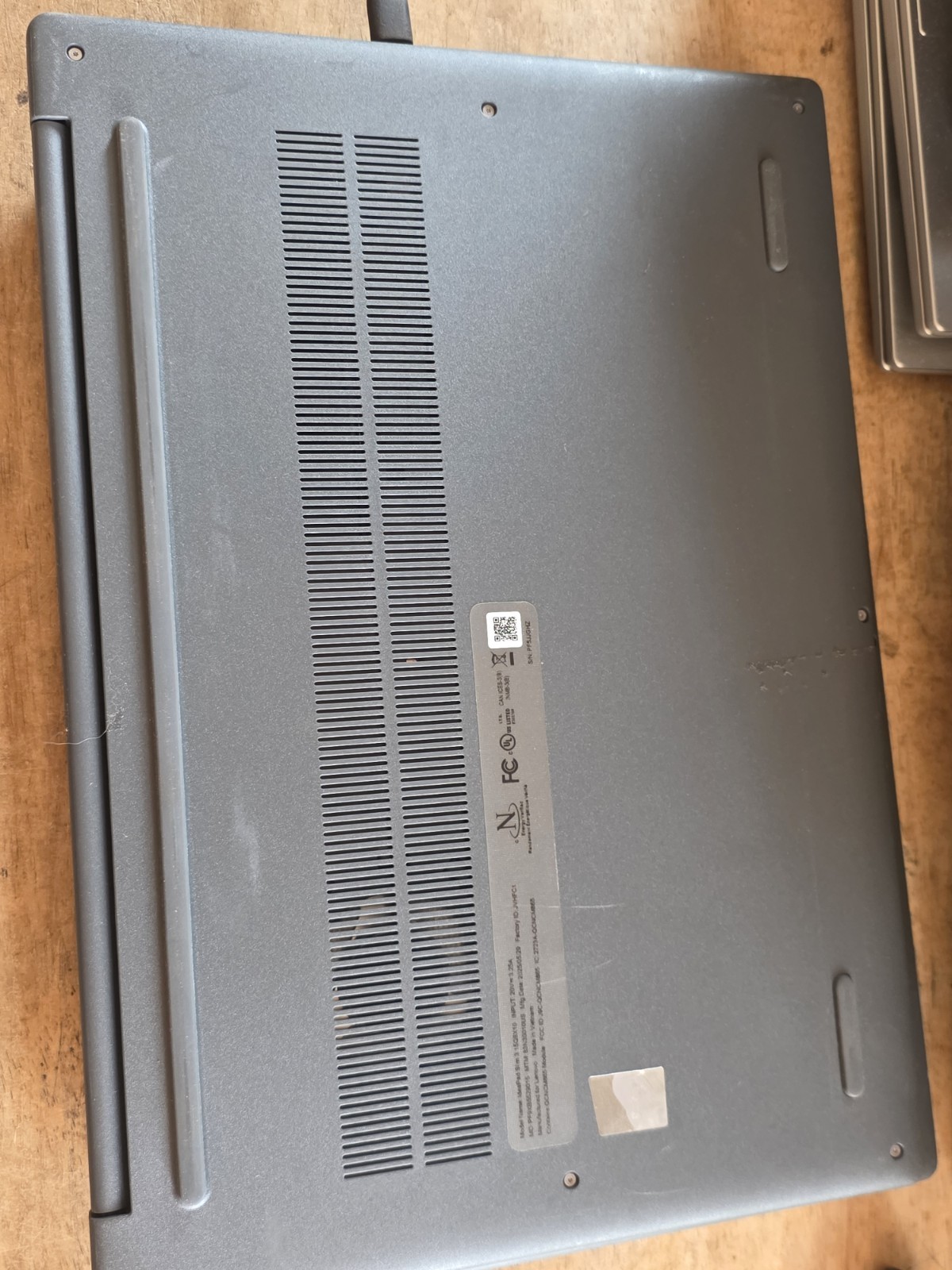 Lenovo IdeaPad Slim 3x 15Q8X10 15.3″ WUXGA Touch Snapdragon X 16GB 1TB Jghz B