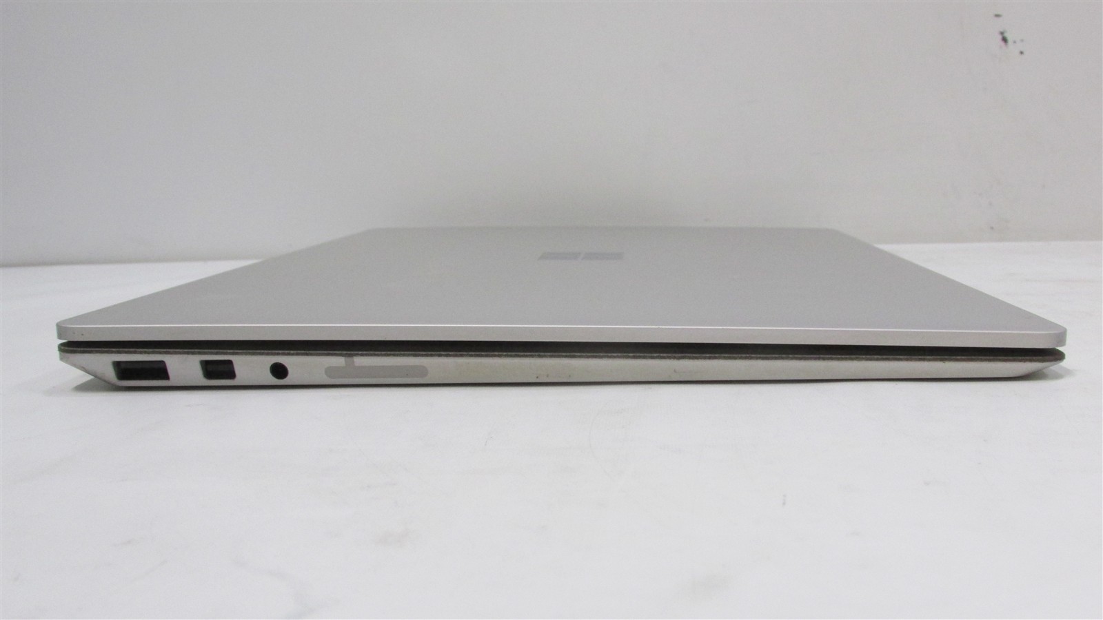 Microsoft Surface Laptop 2 1769 i5-8350U 2.4GHz 8GB RAM 128GB 13.5″ Win 11 Pro