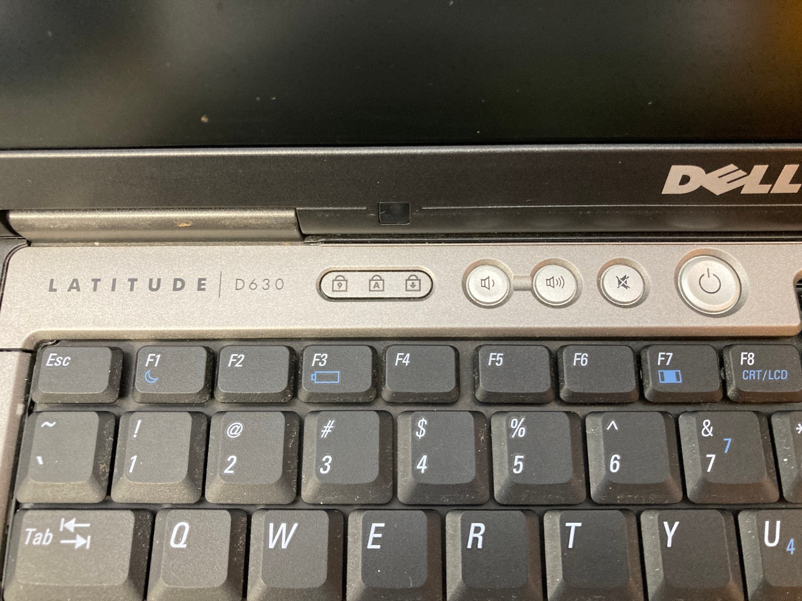 Dell Latitude D630 Intel Core 2 Duo 2.20GHz 2GB RAM 14″ Laptop (NO HDD/OS)