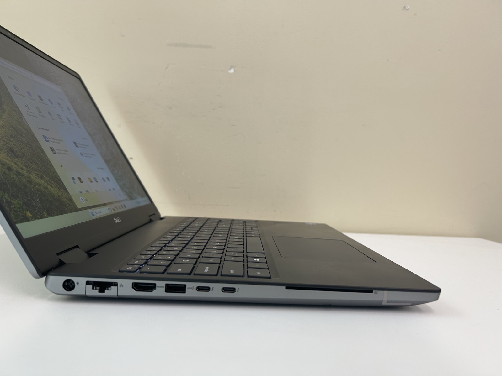 Laptop Dell Precision 7680 16″ Core i7-13850HX 32GB RAM 1TB SSD RTX 2000 Win 11
