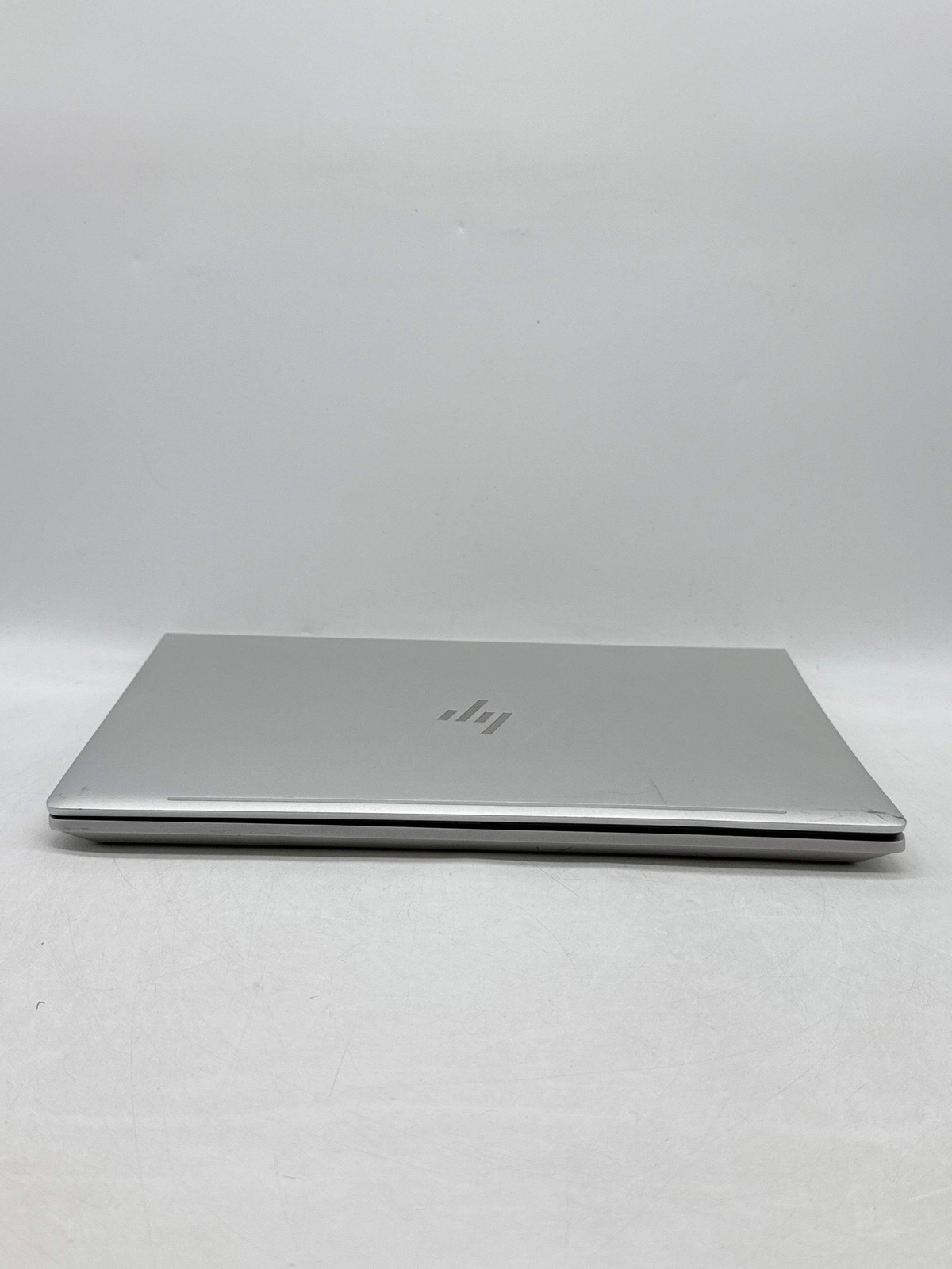 HP EliteBook 640 G10 14.0″ FHD Touch Core i5-1335U 256GB SSD 8GB RAM -White Spot
