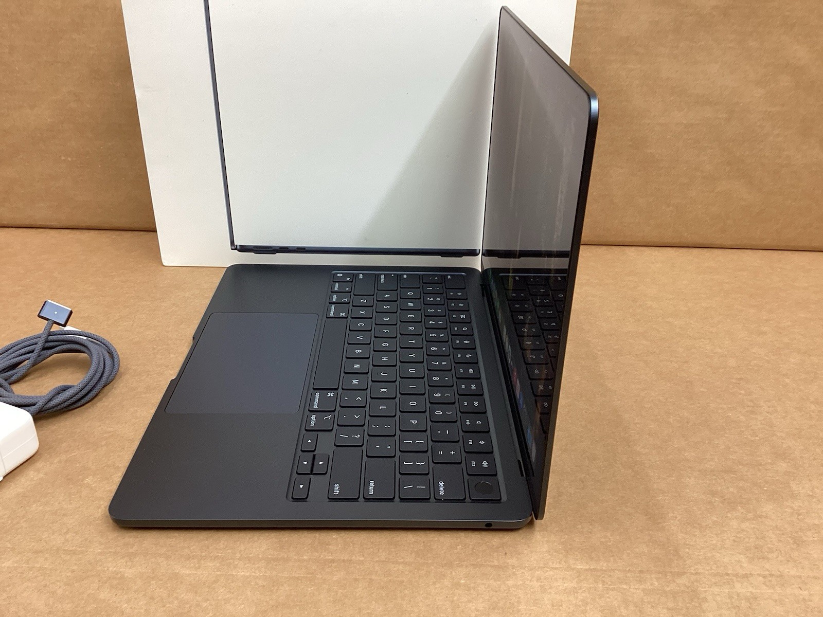 Apple Macbook Air 13.6″M2 Midnight 256GB SSD 16GB,100% battery, MC7X4LL/A, A2681