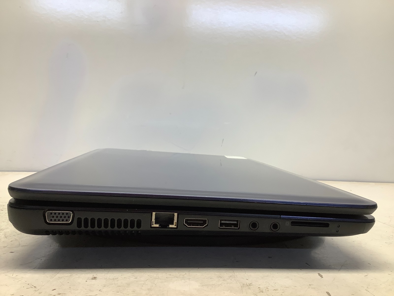 HP 2000-2B09WM AMD E-300 1300MHz 2 GB NO HDD