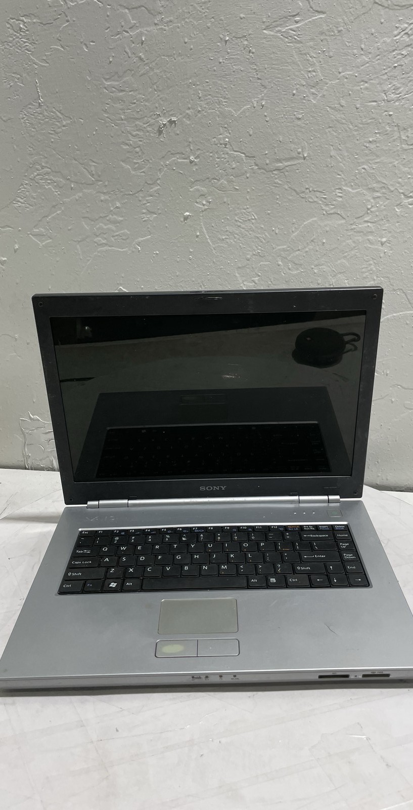 Sony VAIO PCG-7X1L 15.4″ Laptop Sold As Is No HDD Black Unit