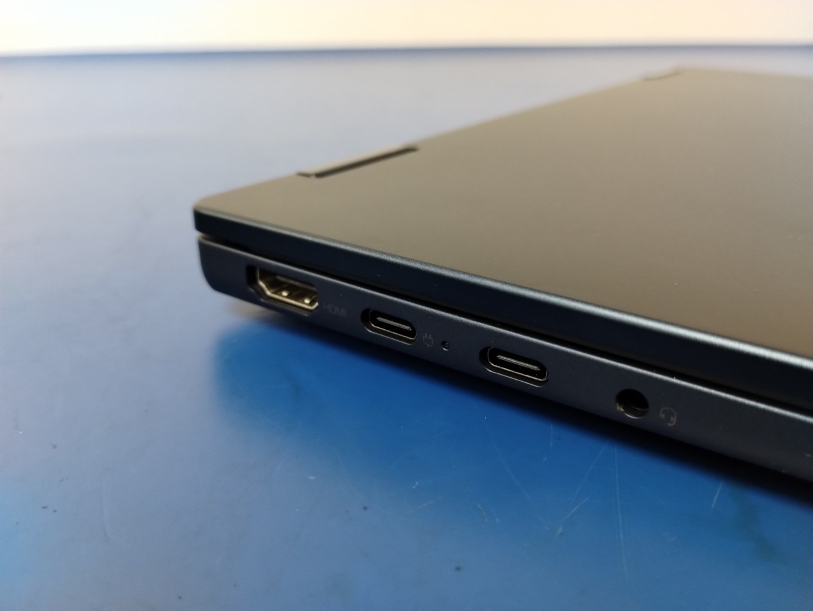 Lenovo IdeaPad 5 2-in-1 14AKP10, AMD Ryzen AI 7 350, 16 GB RAM, 1 TB NVMe SSD
