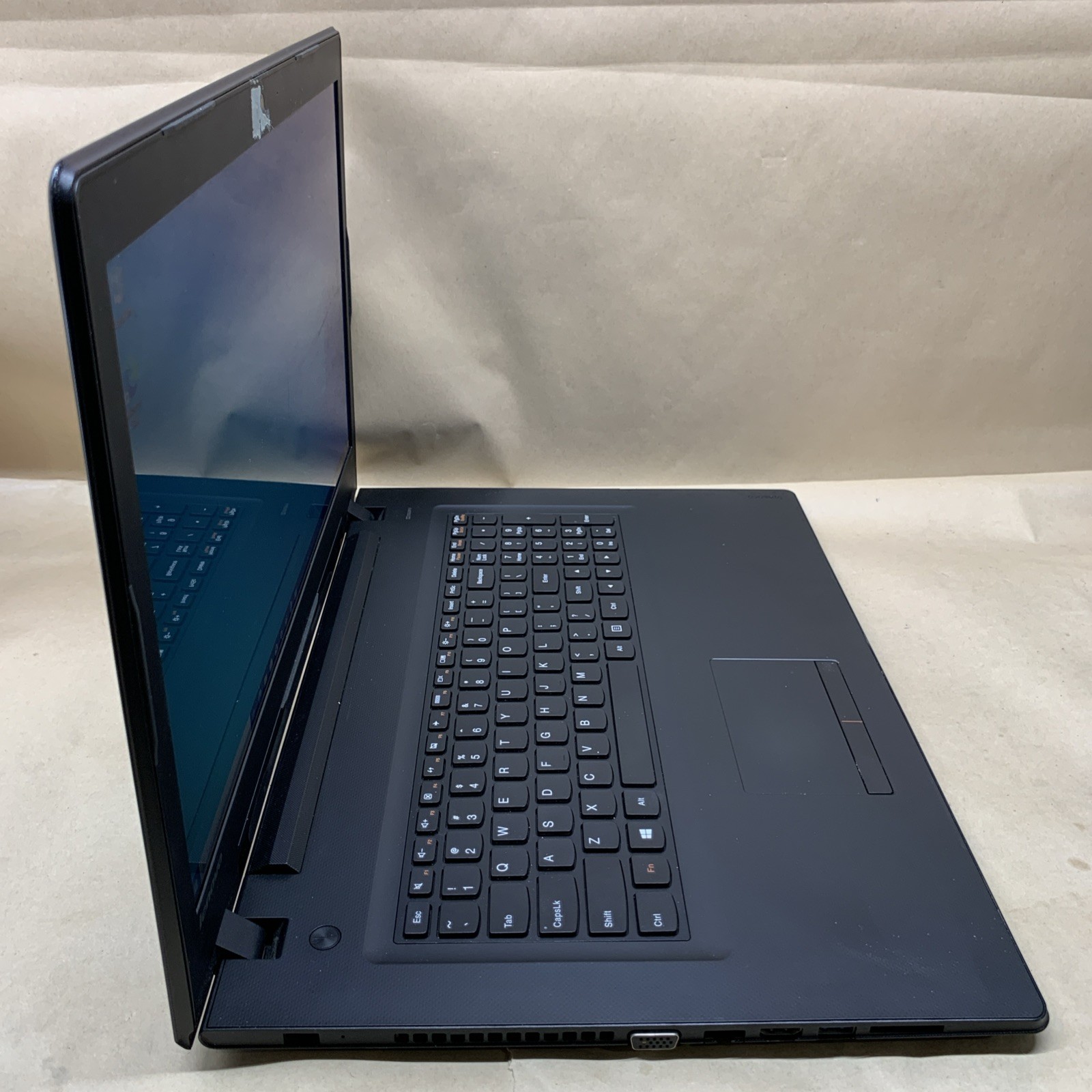 17.3″ LENOVO IDEAPAD 300-17ISK CORE i5-6200U@2.3GHz, 1TB HDD, 8GB RAM, W10P