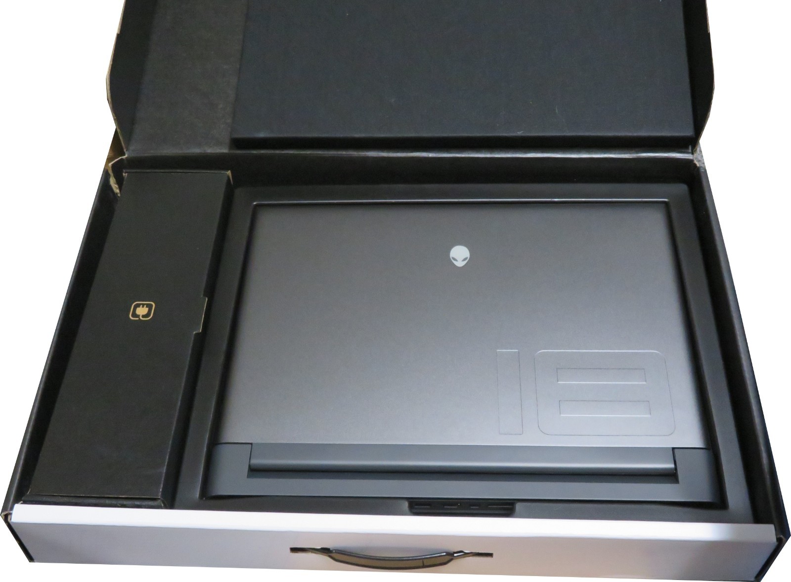 Dell Alienware m18 R2 Gaming Laptop 18″QHD+ i9-14900HX 64GB RAM 2TB SSD RTX 4090