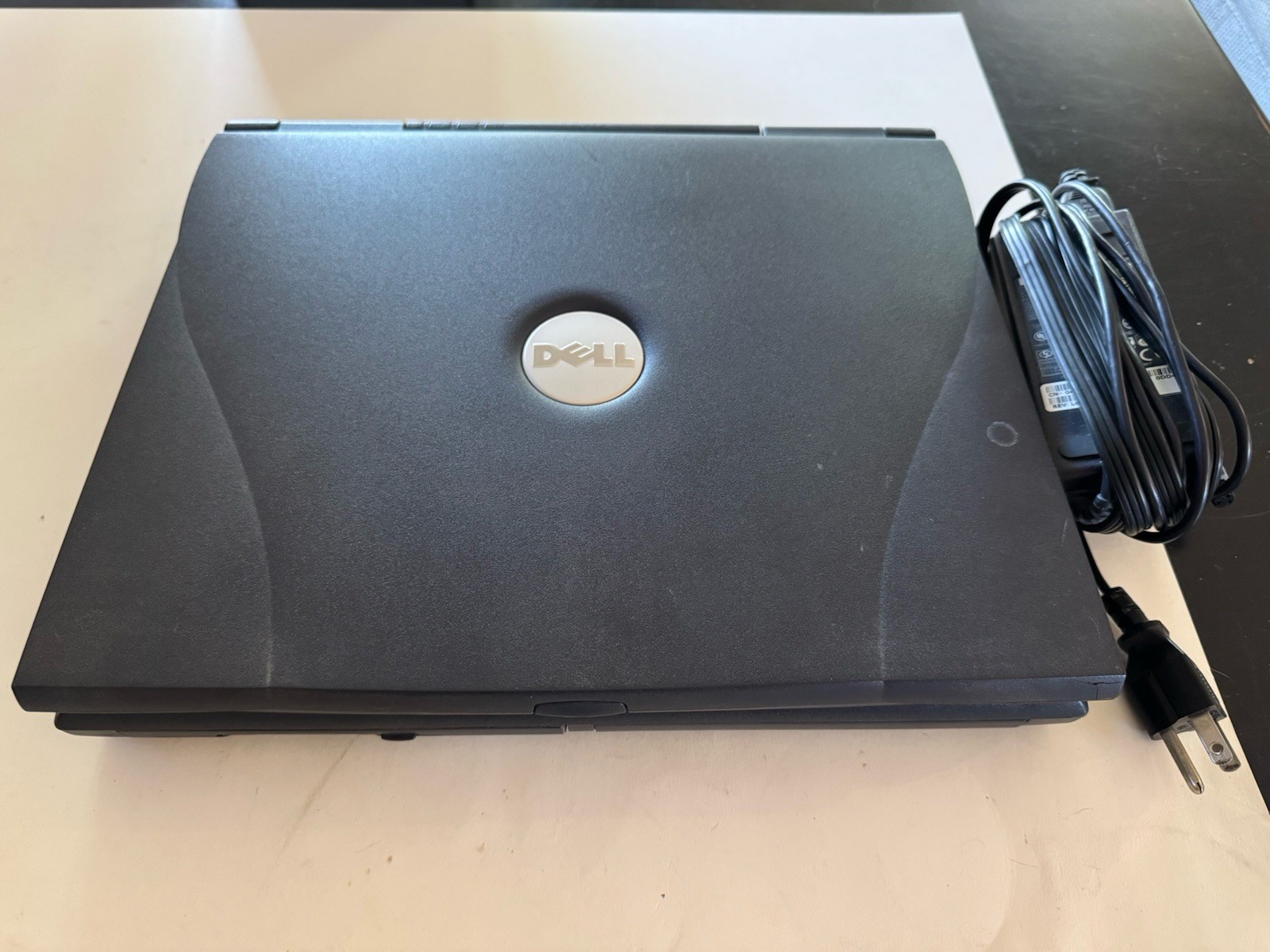 Dell Latitude C800 Laptop Pentium III 850Mhz 256MB 20GB 15″ Windows 2000 Working