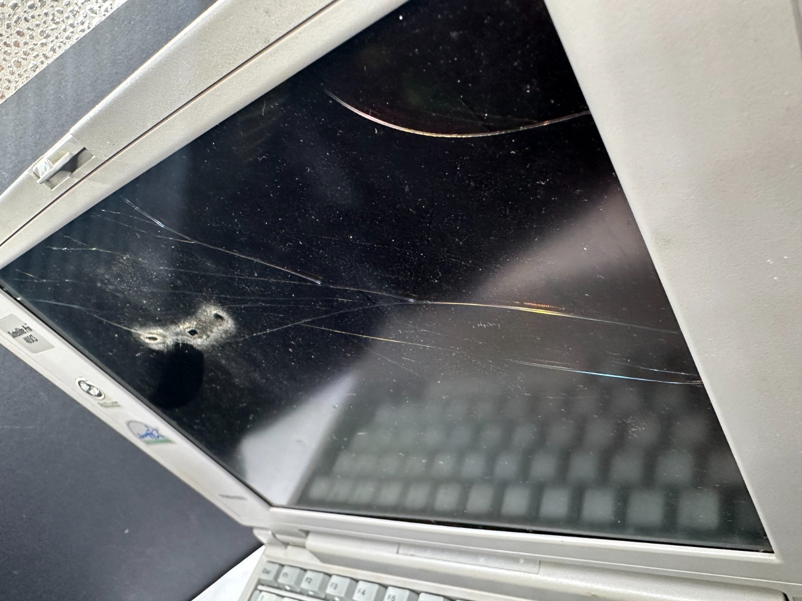 VINTAGE TOSHIBA SATELLITE PRO 405CS LAPTOP STRICTLY AS IS FOR PARTS/REPAIR!