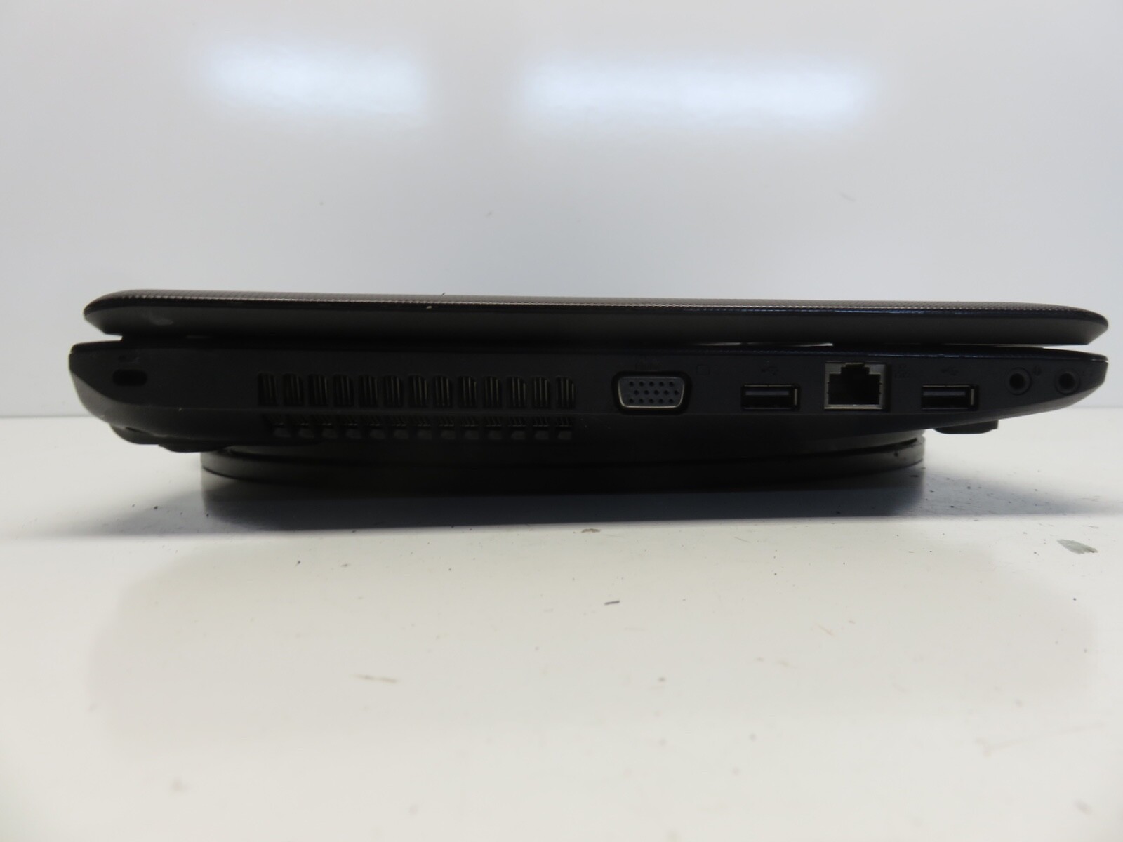 Toshiba Satellite C655-S5049 Laptop Intel Celeron 900 2.2GHz 2 GB NO HDD No Batt