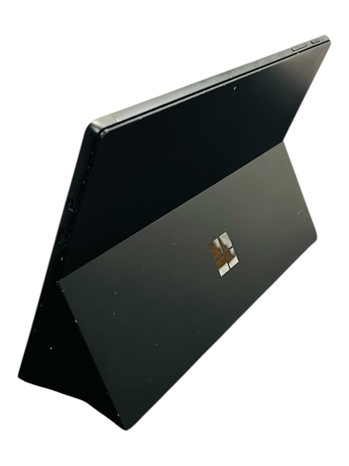 Microsoft Surface Pro 6 – 12.3″ – i5-8250U – 8GB RAM – 256GB SSD – READ