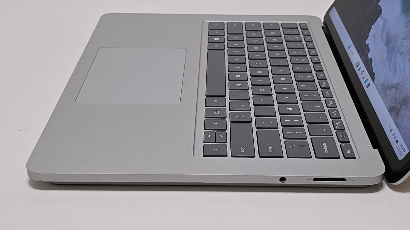 Surface Laptop Studio 1964 Core i7-11370H 32GB RAM 1TB SSD 14.4″ A2000 GPU 4 GB
