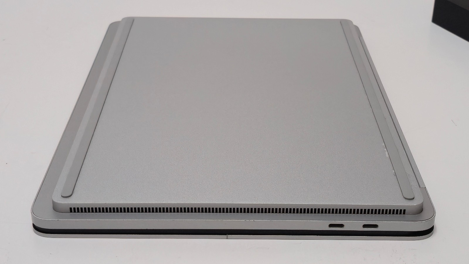 Surface Laptop Studio 1964 Core i7-11370H 32GB RAM 1TB SSD 14.4″ A2000 GPU 4 GB