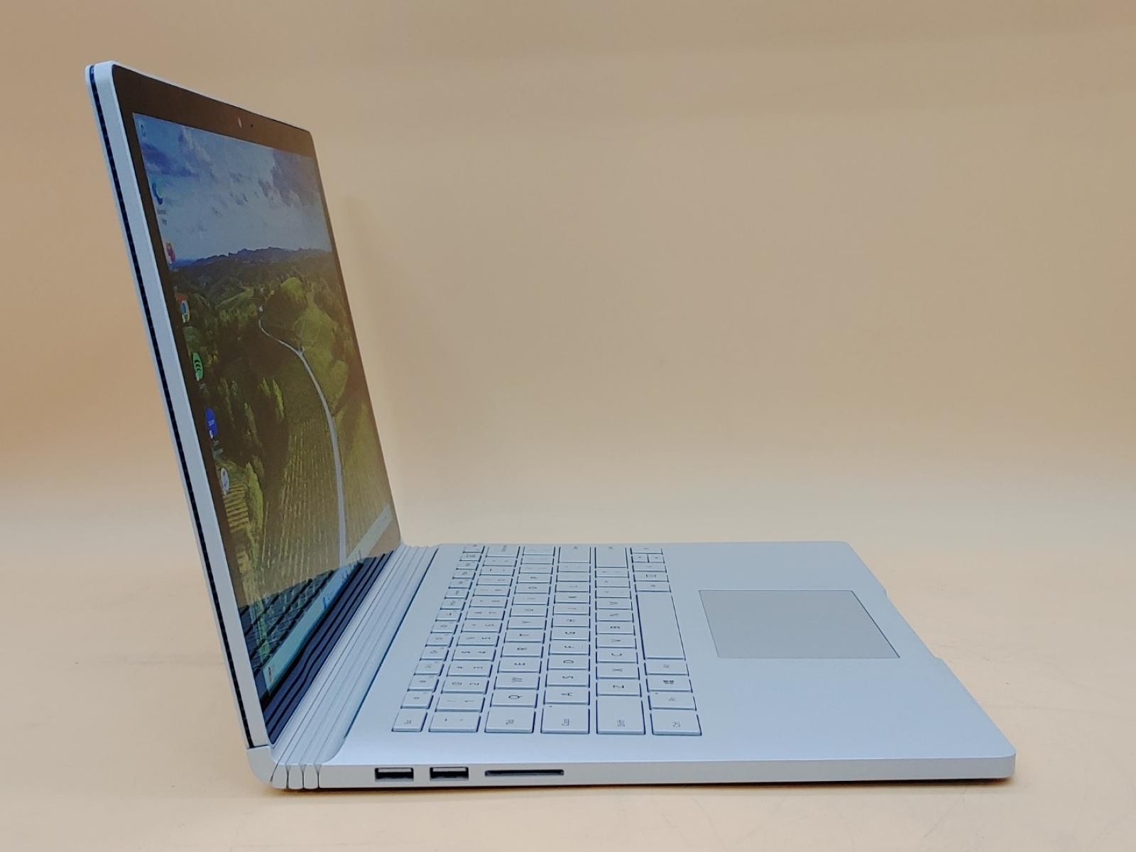 Microsoft Surface Book 2 13.5″ i7-8650U 8GB 256GB SSD Win11Pro GTX1050 *NO A/C*